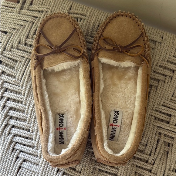 Minnetonka Women 9 Tan Suede Leather Moccasin 4011 Cally Slipper - Picture 2 of 6